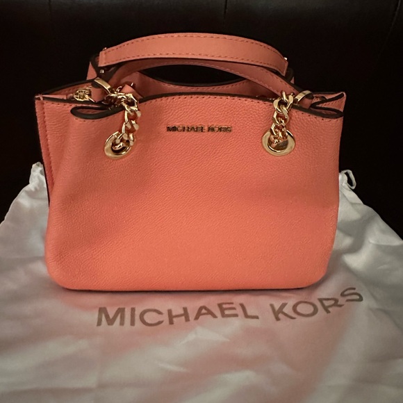 Michael Kors Teagen Small Messenger bag in peach color New - Picture 4 of 10